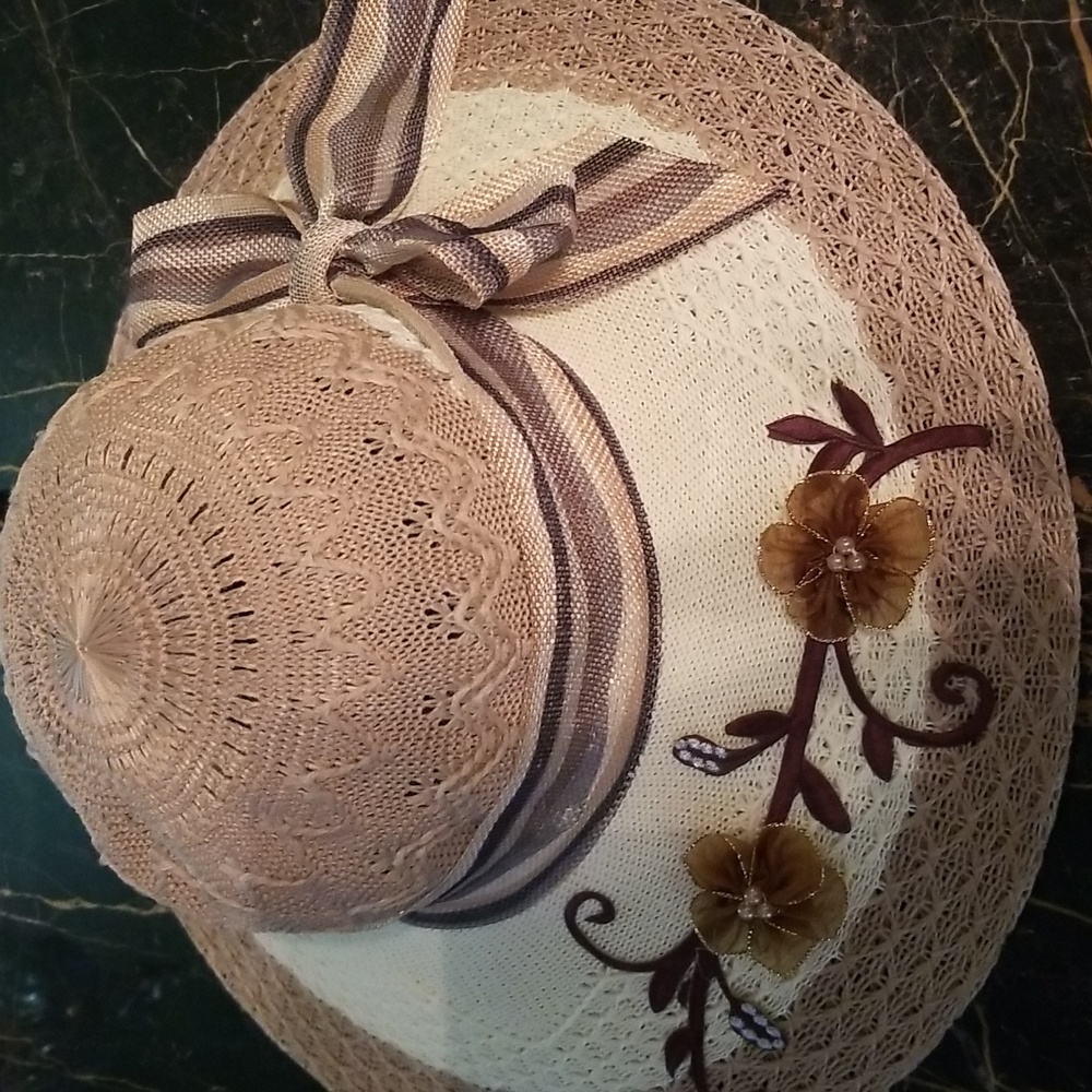 Ladies hat.